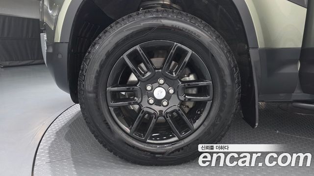 Land Rover Defender 2022 — photo 5