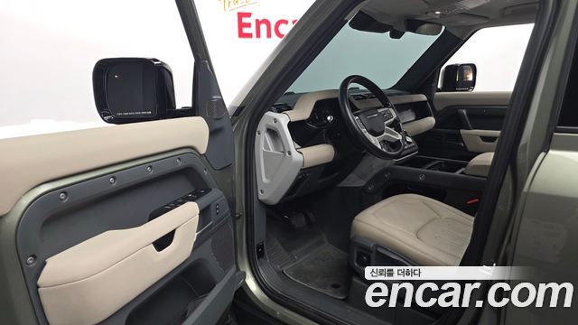 Land Rover Defender 2022 — photo 10