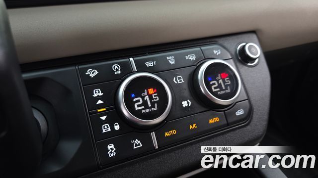 Land Rover Defender 2022 — photo 17