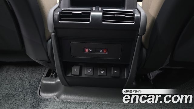 Land Rover Defender 2022 — photo 19