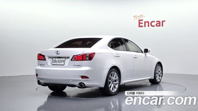 Lexus IS 2011 — photo 2