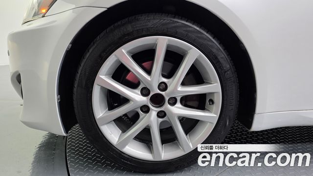Lexus IS 2011 — photo 5