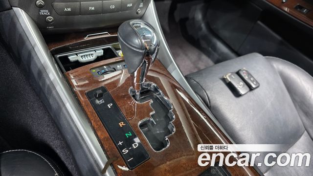Lexus IS 2011 — photo 9
