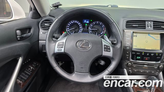 Lexus IS 2011 — photo 13