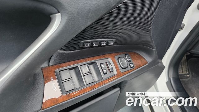 Lexus IS 2011 — photo 17