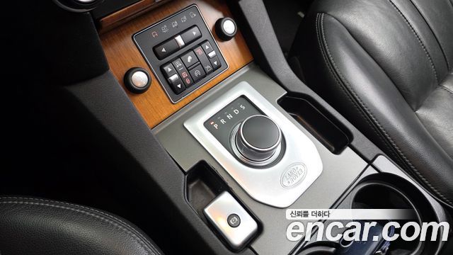 Land Rover Discovery 2016 — photo 9