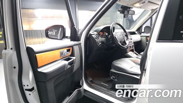Land Rover Discovery 2016 — photo 10