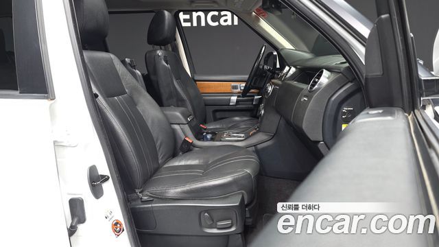 Land Rover Discovery 2016 — photo 11