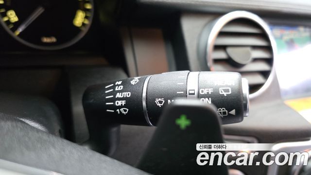 Land Rover Discovery 2016 — photo 16