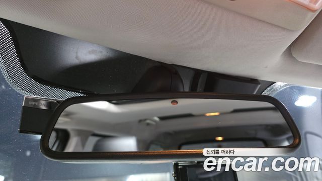 Land Rover Discovery 2016 — photo 17