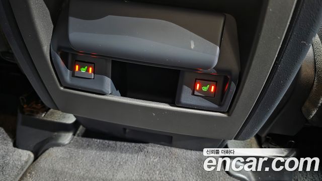 Land Rover Discovery 2016 — photo 19