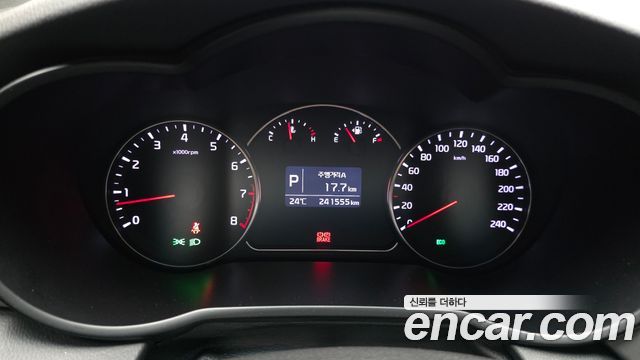 Kia Carens 2015 — photo 8