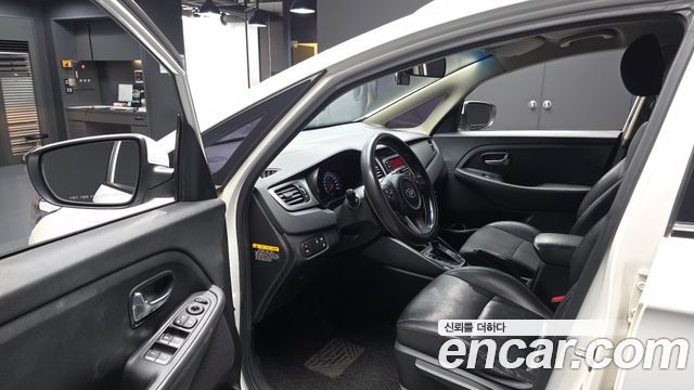 Kia Carens 2015 — photo 10