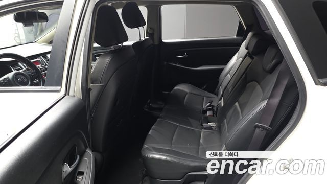 Kia Carens 2015 — photo 11