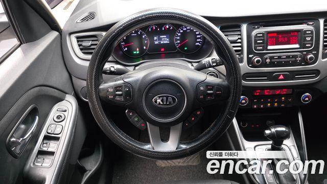Kia Carens 2015 — photo 13