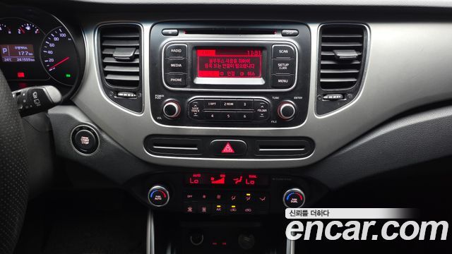 Kia Carens 2015 — photo 14