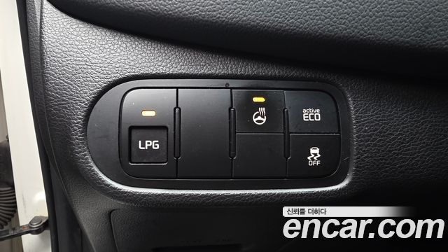 Kia Carens 2015 — photo 16