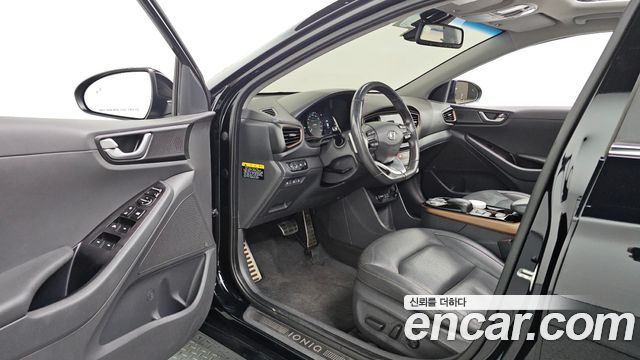 Hyundai Ioniq 2017 — photo 13
