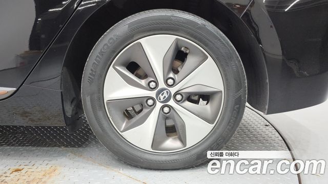 Hyundai Ioniq 2017 — photo 7