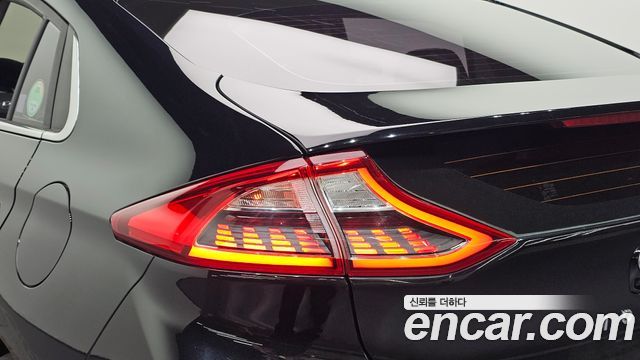 Hyundai Ioniq 2017 — photo 9