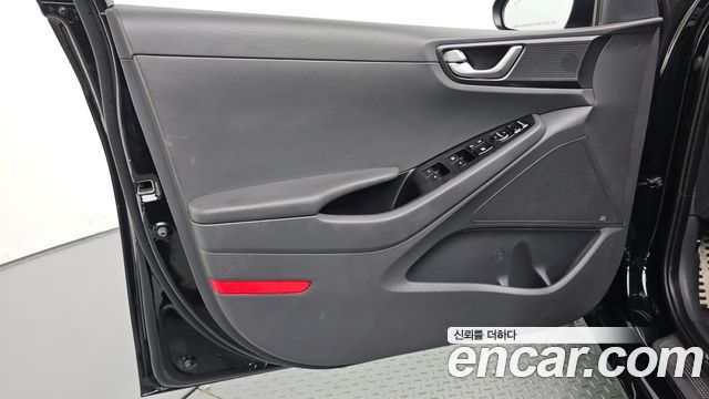 Hyundai Ioniq 2017 — photo 14