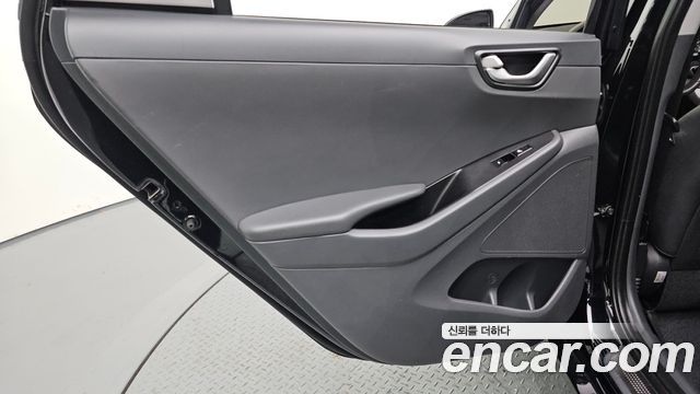Hyundai Ioniq 2017 — photo 15