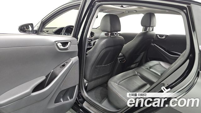 Hyundai Ioniq 2017 — photo 16