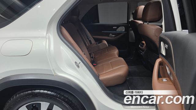 Mercedes-Benz GLE-Class 2023 — photo 17