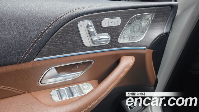 Mercedes-Benz GLE-Class 2023 — photo 24