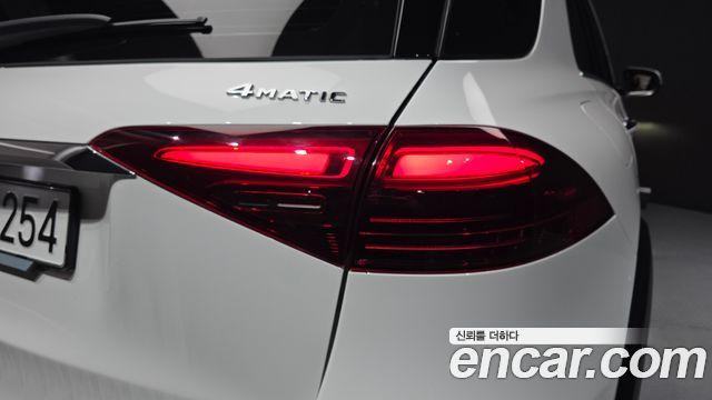 Mercedes-Benz GLE-Class 2023 — photo 9