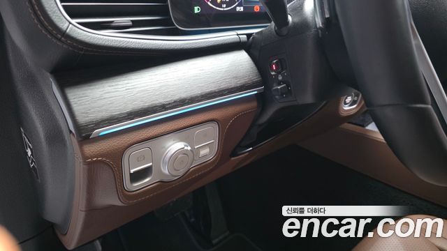 Mercedes-Benz GLE-Class 2023 — photo 27