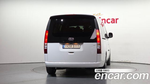 Hyundai Staria 2023 — photo 4