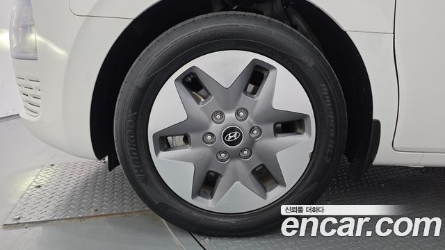 Hyundai Staria 2023 — photo 5