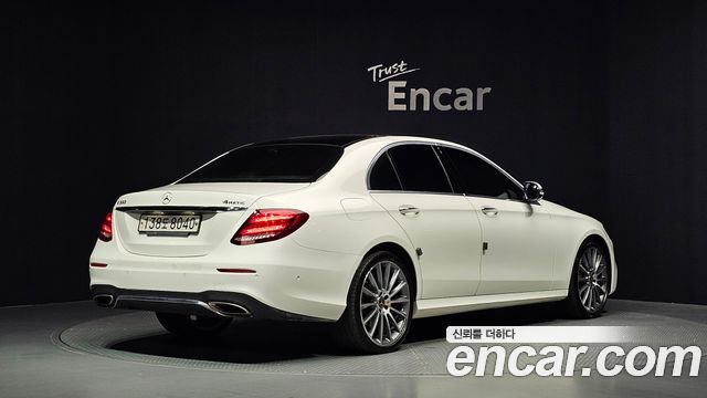 Mercedes-Benz E-Class 2019 — photo 2