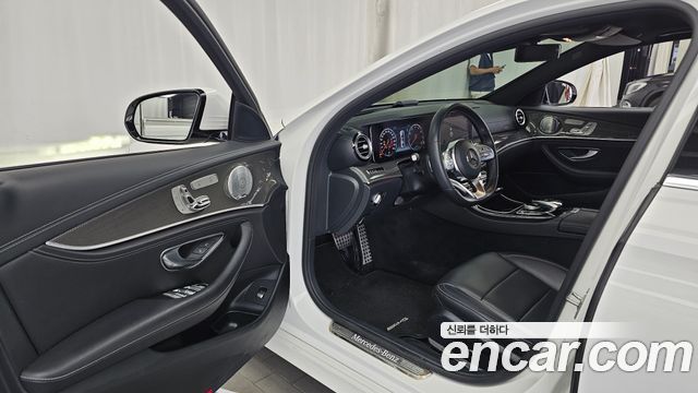 Mercedes-Benz E-Class 2019 — photo 13