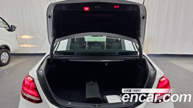 Mercedes-Benz E-Class 2019 — photo 24