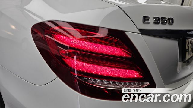 Mercedes-Benz E-Class 2019 — photo 9