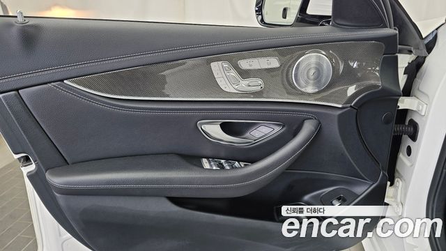 Mercedes-Benz E-Class 2019 — photo 14
