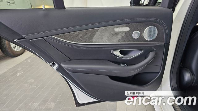 Mercedes-Benz E-Class 2019 — photo 15