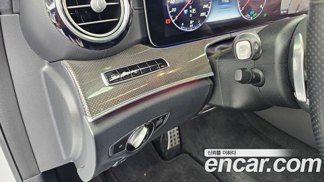 Mercedes-Benz E-Class 2019 — photo 28