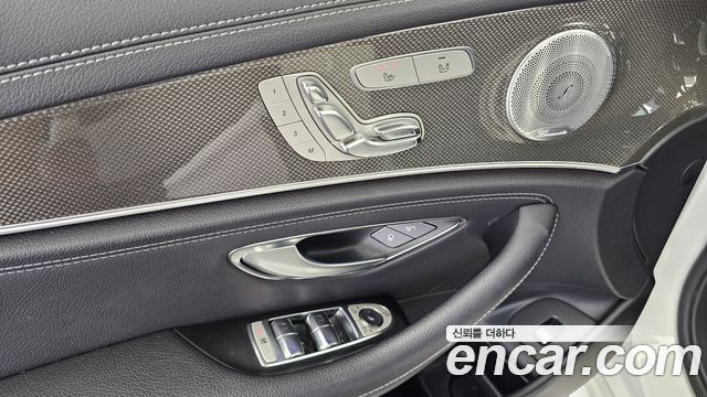 Mercedes-Benz E-Class 2019 — photo 30