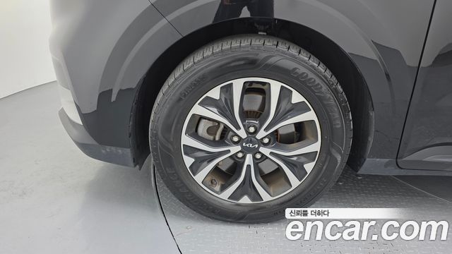 Kia Canival 2023 — photo 5
