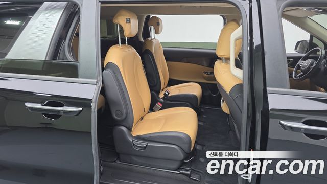 Kia Canival 2023 — photo 11