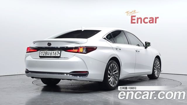 Lexus ES 2023 — photo 2