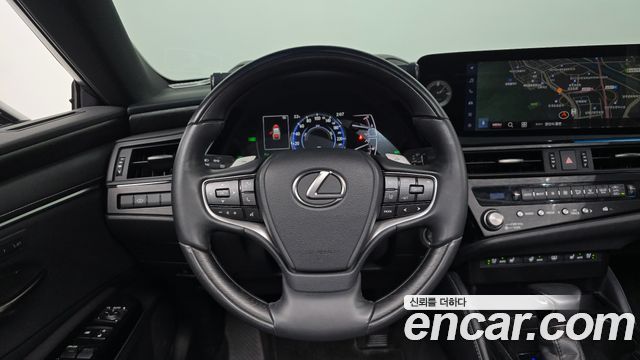 Lexus ES 2023 — photo 19