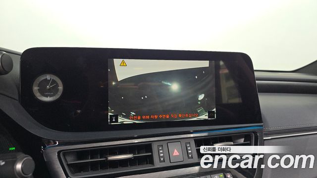 Lexus ES 2023 — photo 20