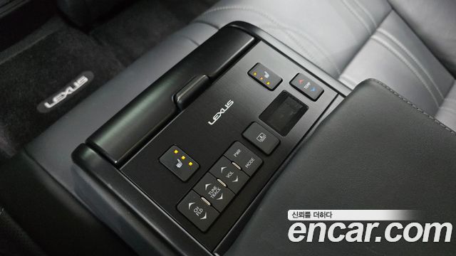 Lexus ES 2023 — photo 30
