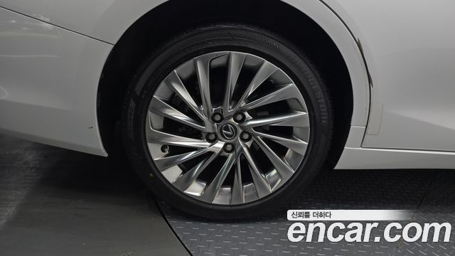 Lexus ES 2023 — photo 31