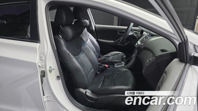 Hyundai AVANTE 2012 — photo 11