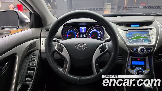 Hyundai AVANTE 2012 — photo 12